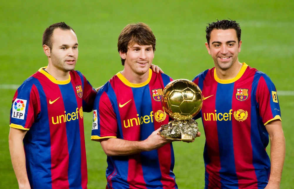 Xavi juntos con Lionel Messi y Andrés Iniesta